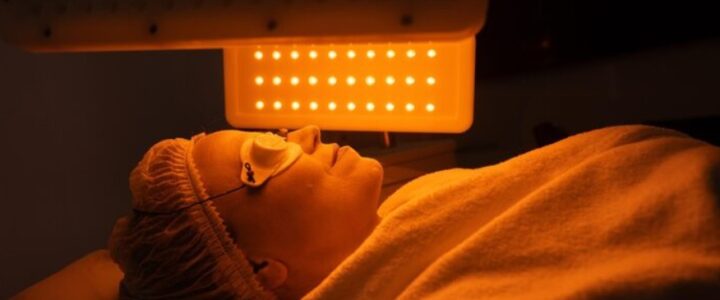Alles over lichttherapie: van professionele behandeling tot thuisgebruik
